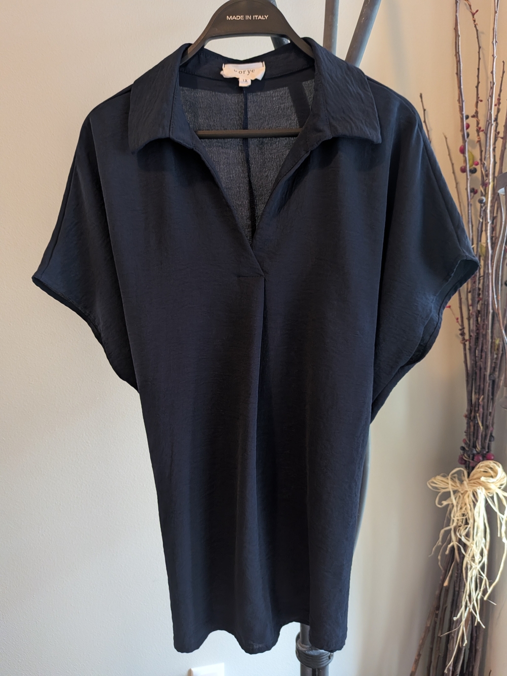 Korye Navy Short Sleeve Collared Blouse
